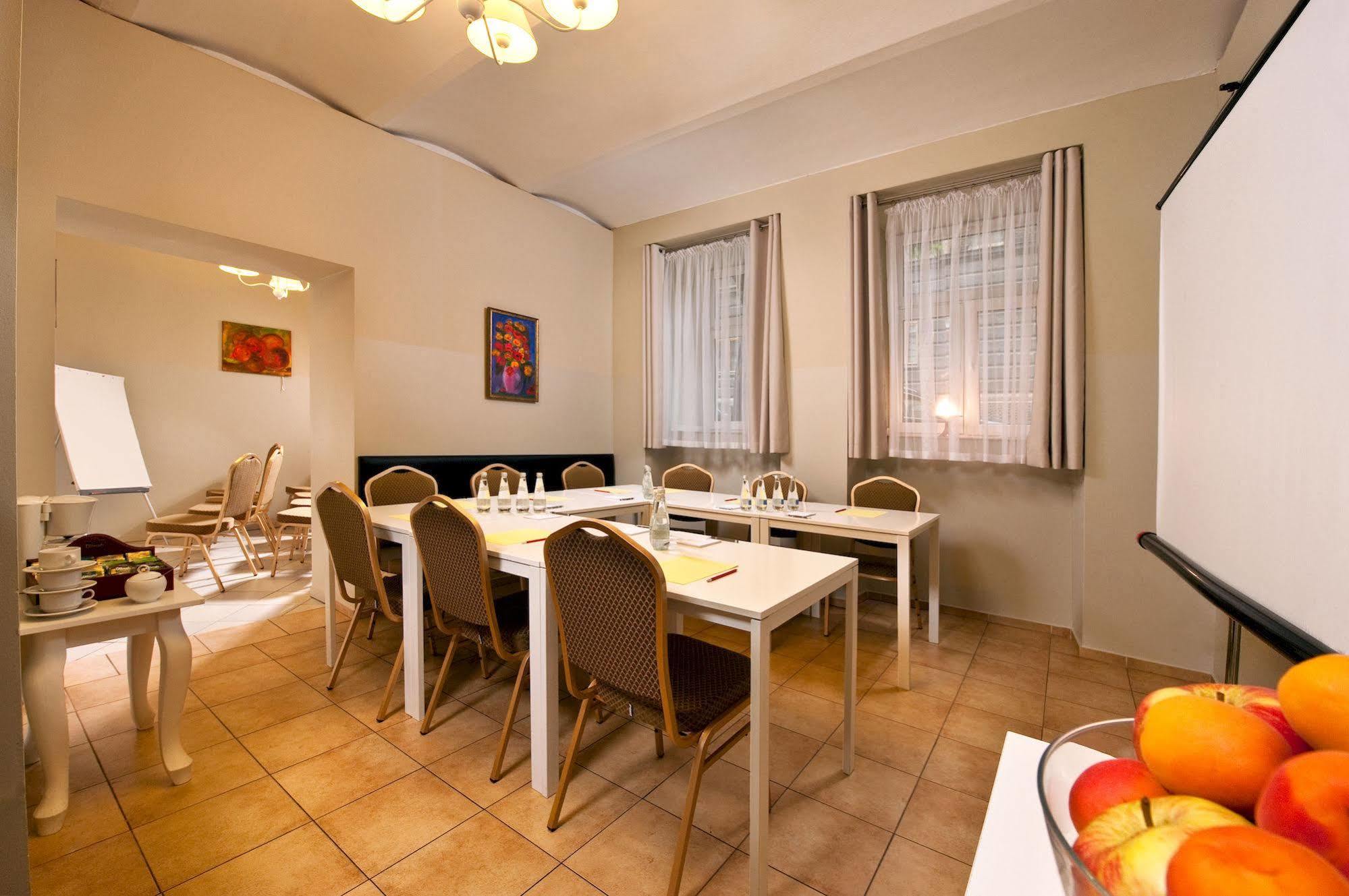Leone Aparthotel Krakow Ngoại thất bức ảnh
