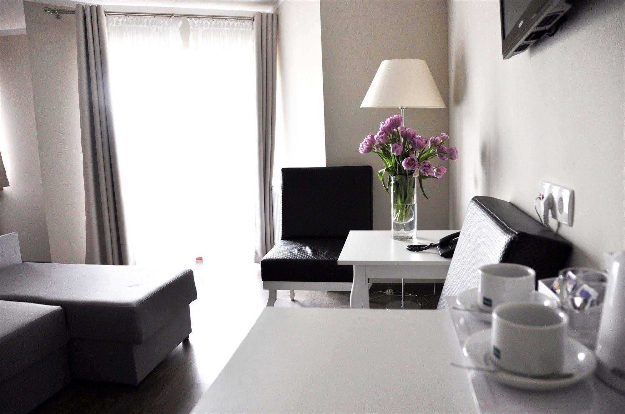 Leone Aparthotel Krakow Ngoại thất bức ảnh
